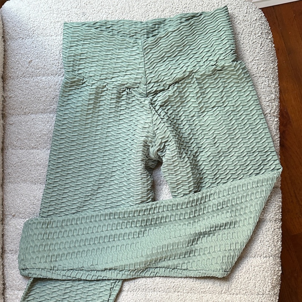 Booty by Brabants Sage Green Textured Leggings